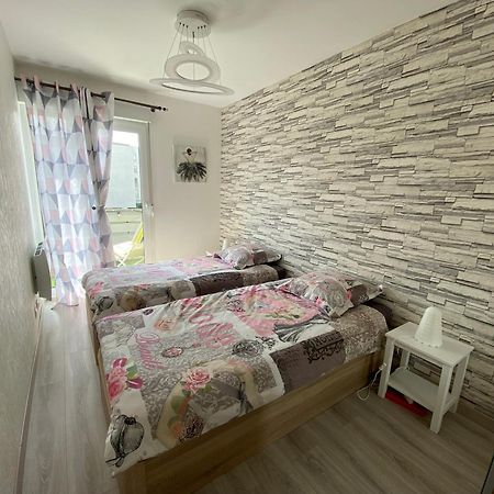 Victoria-T2-41M2-Balcon, Wifi, Linge, Produits, Menage Inclus Apartment Reims Exterior photo